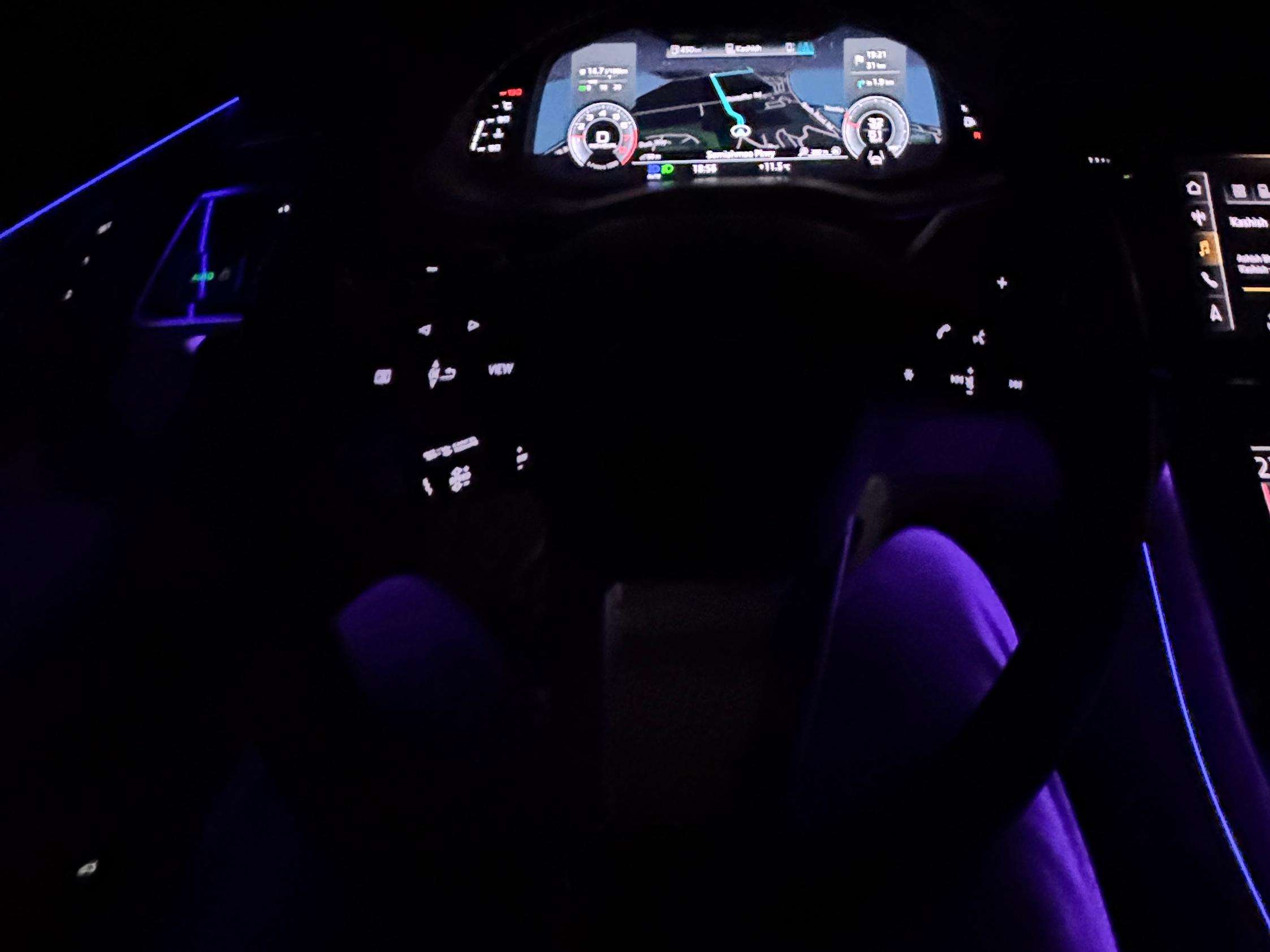 2019 Audi Q8 Technik alt 5