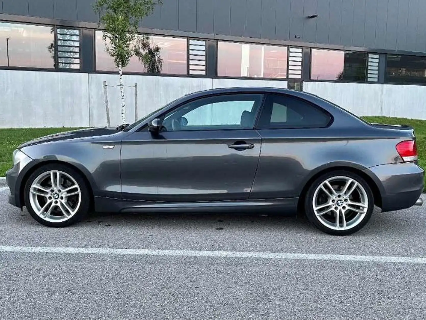 BMW 123 123d Coupé Gris - 1