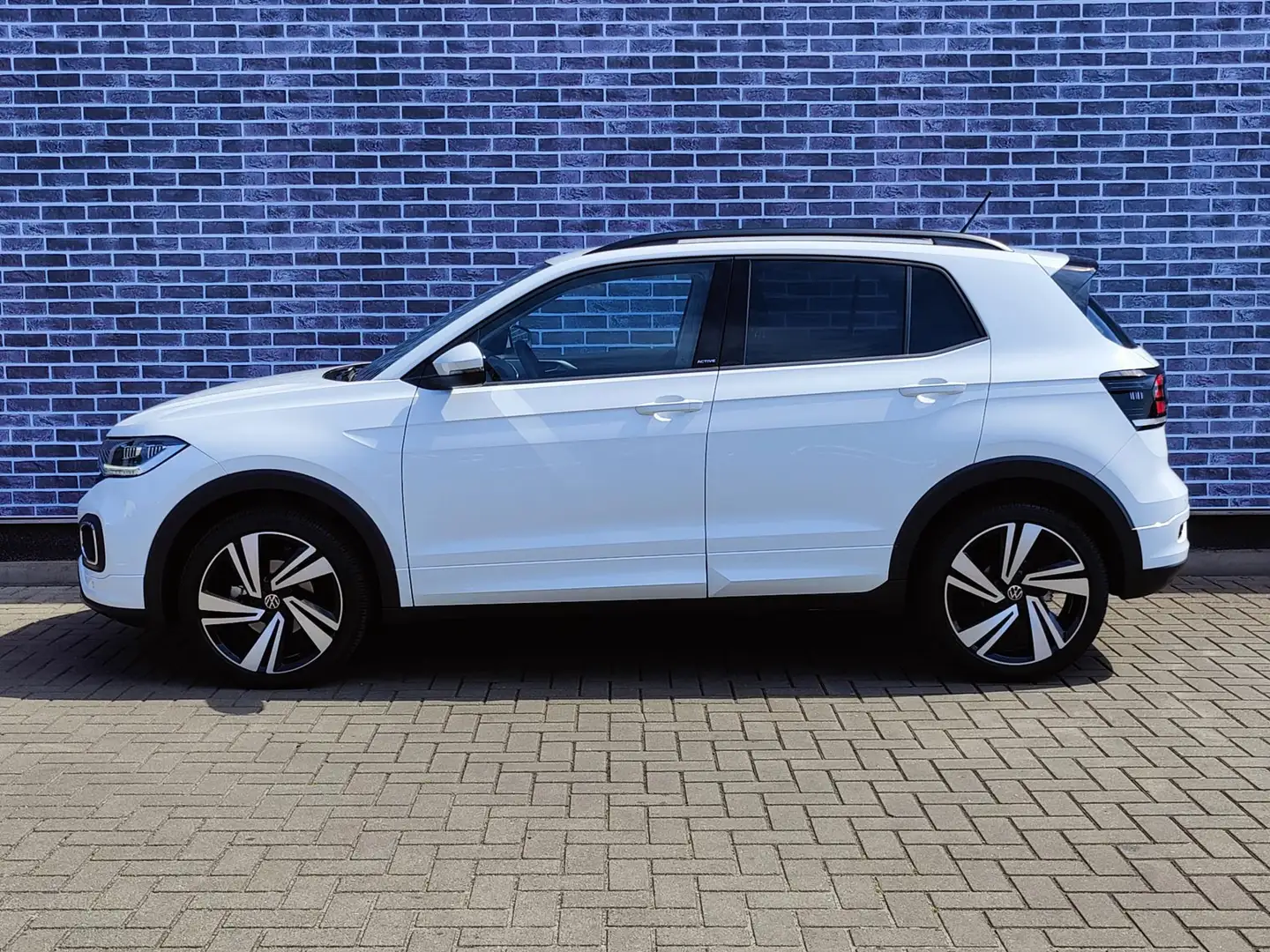 Volkswagen T-Cross 1.0 TSI R-Line Automaat | Navigatie | Stoelverwarm Wit - 2