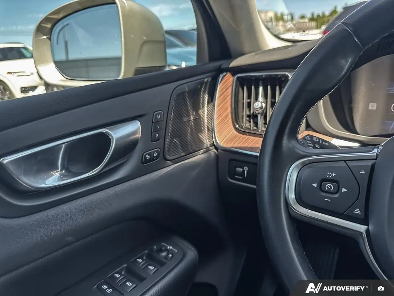 Volvo XC60 снимка Volvo XC60
