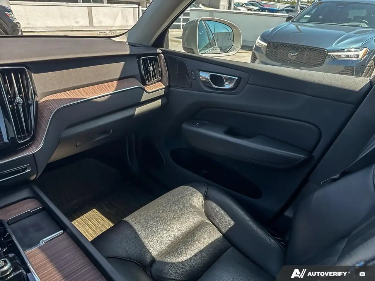 Volvo XC60 снимка Volvo XC60
