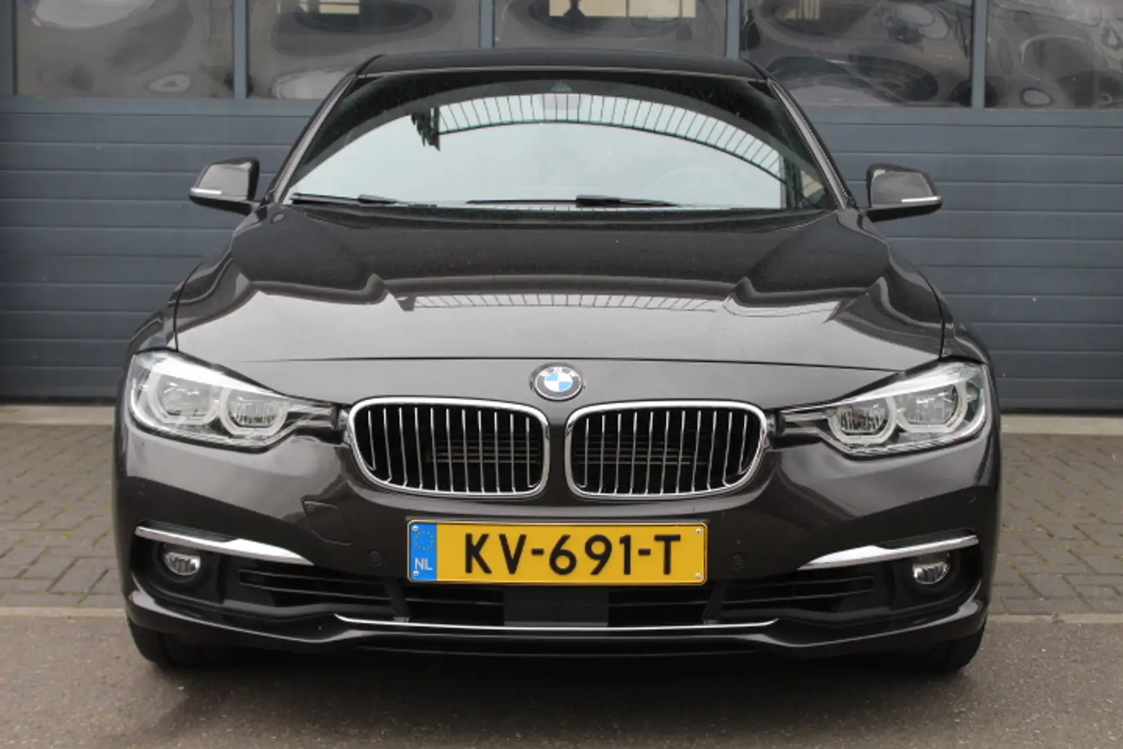 BMW 330 3-serie 330e Centennial High Executive Schuifkante Bruin - 2