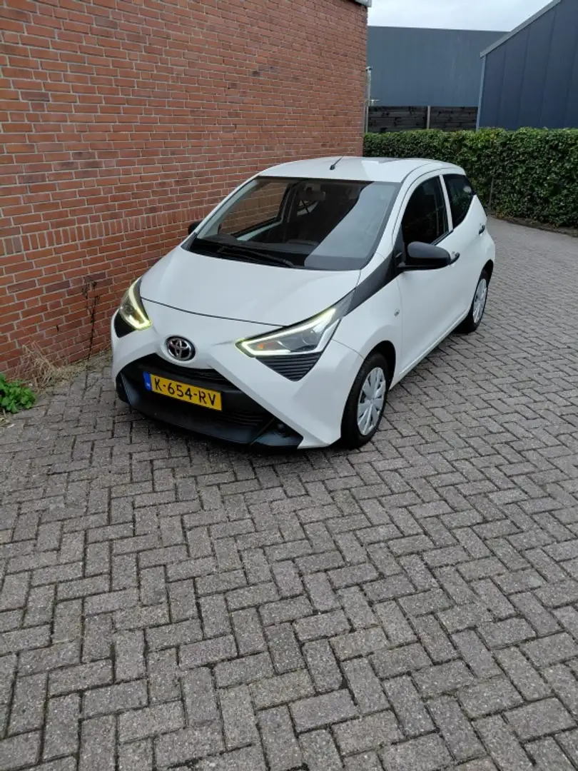 Toyota Aygo 1.0 VVT-i x-fun Wit - 1