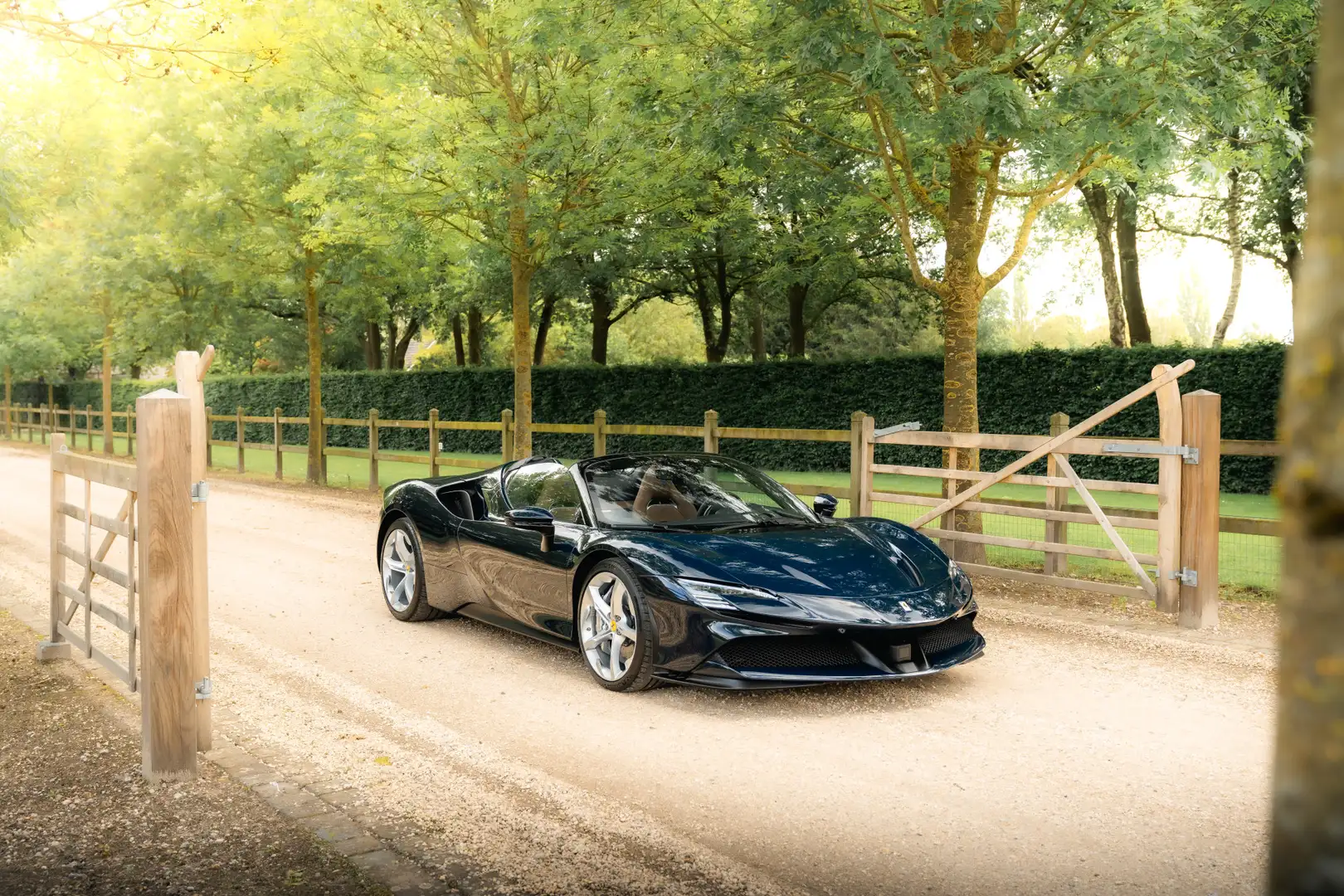 Ferrari SF90 Spider 4.0 V8 | Blu Pozzi | Daytona Seats Cioccolato | Albastru - 2