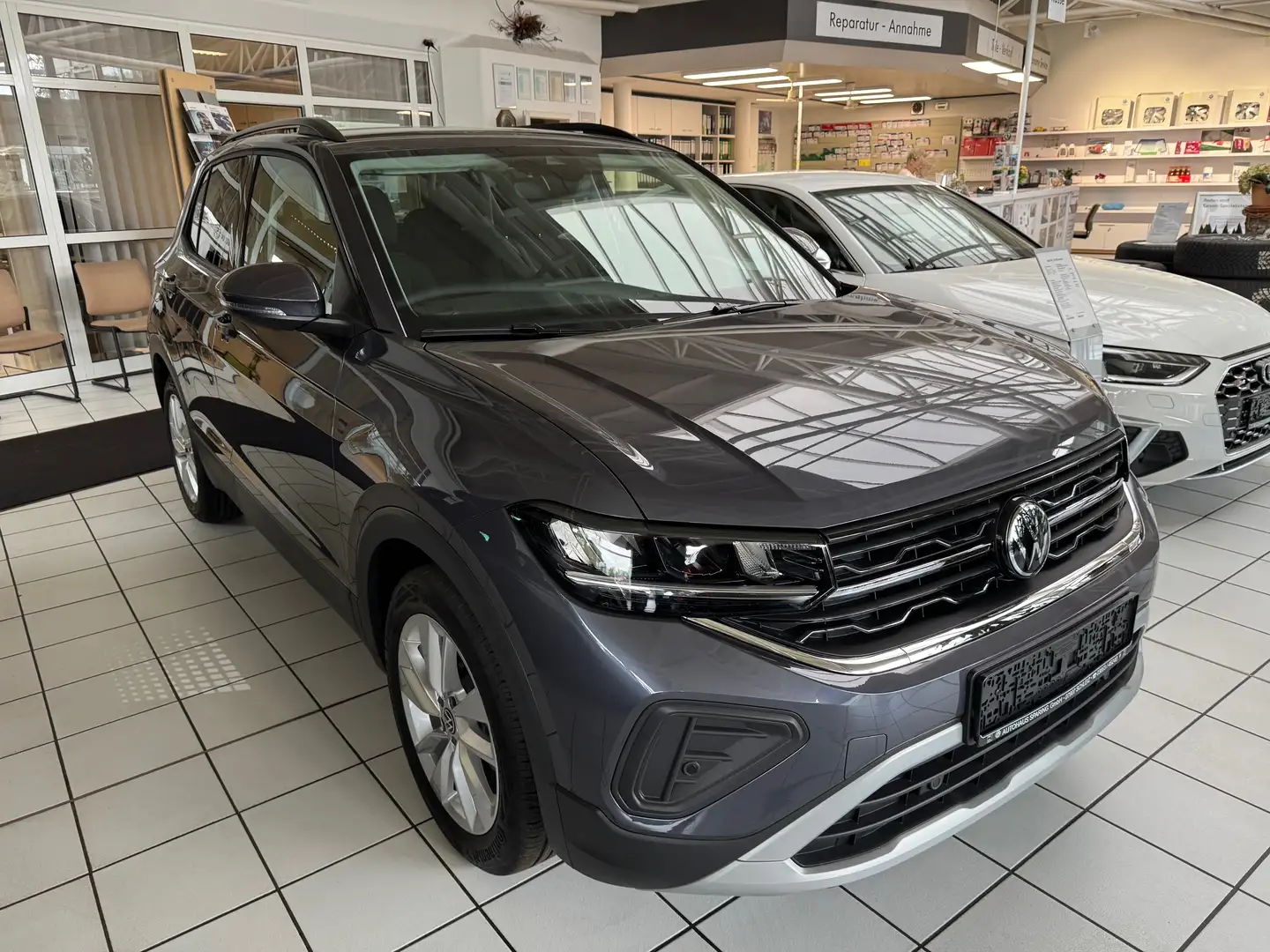 Volkswagen T-Cross 1.0 TSI 85 kW Life Gris - 2