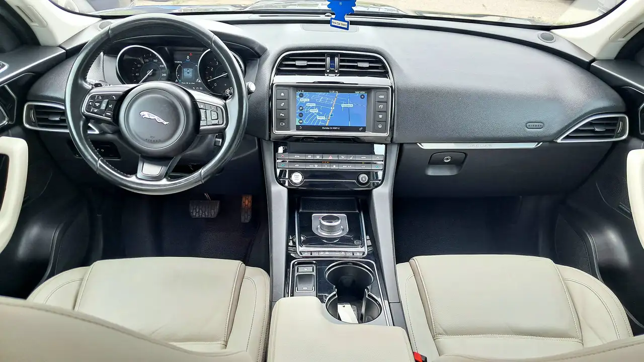 Jaguar F-Pace снимка Jaguar F-Pace