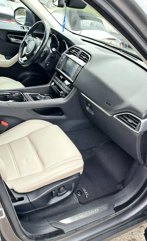 Jaguar F-Pace снимка Jaguar F-Pace