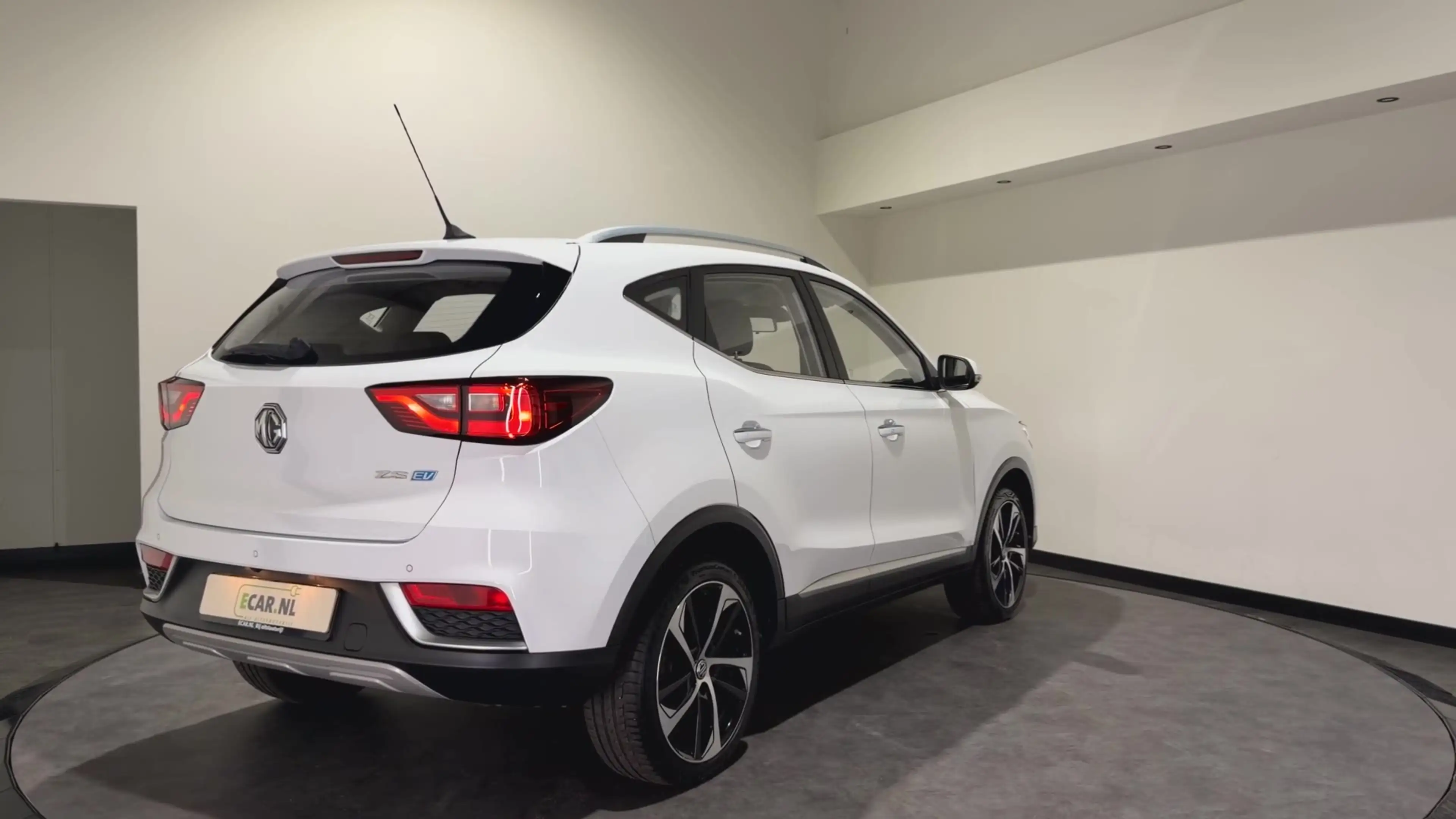 MG ZS EV Luxury 45 kWh | Panoramadak | Leder interieur | — photo 3