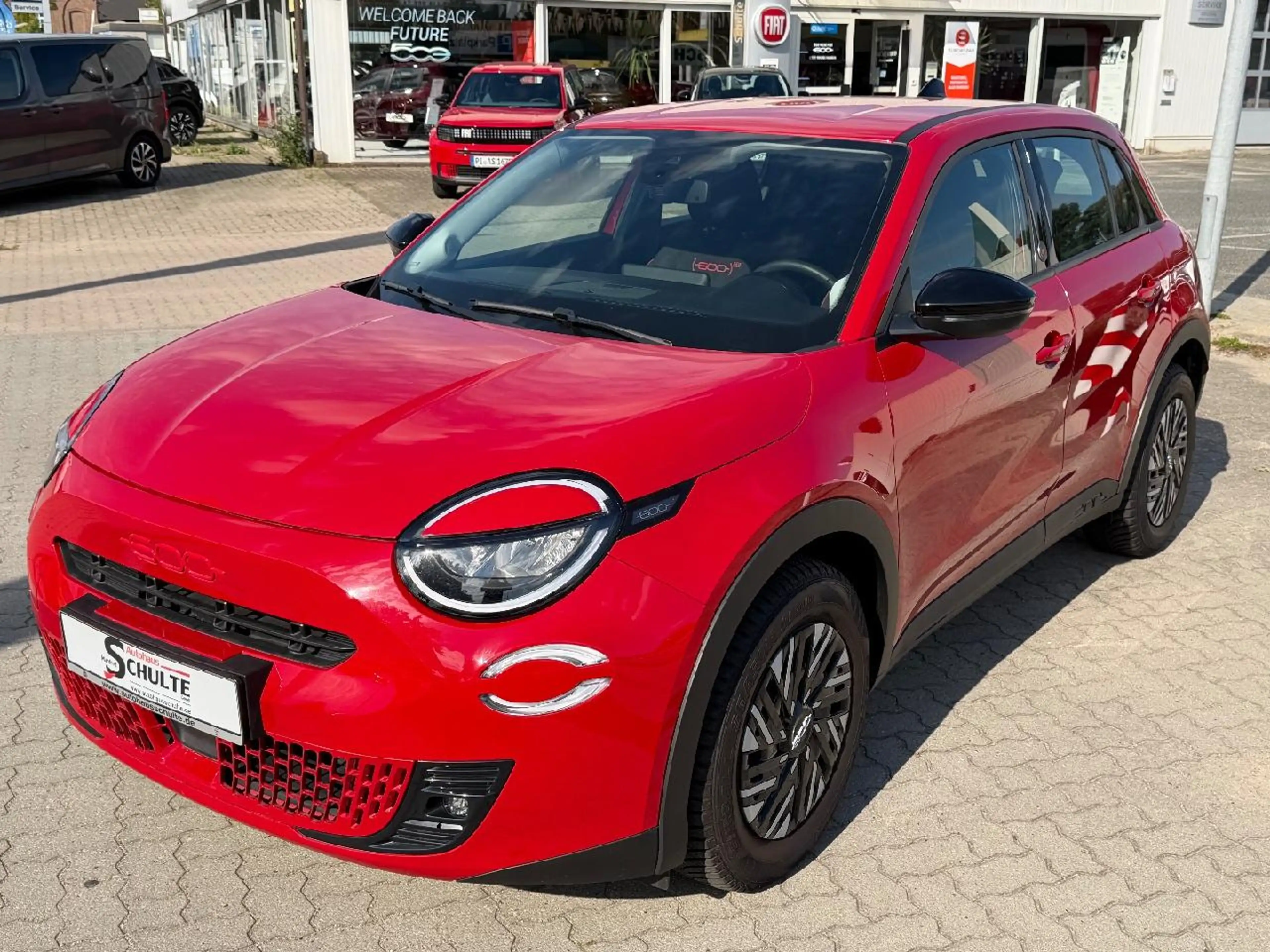 Fiat 600e 115 kW Red — photo 2