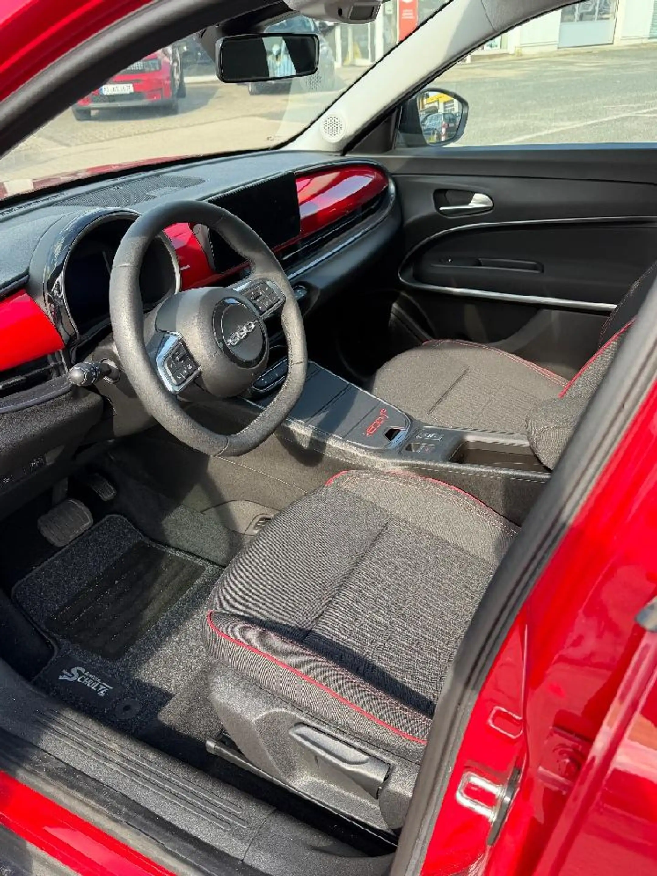 Fiat 600e 115 kW Red — photo 5