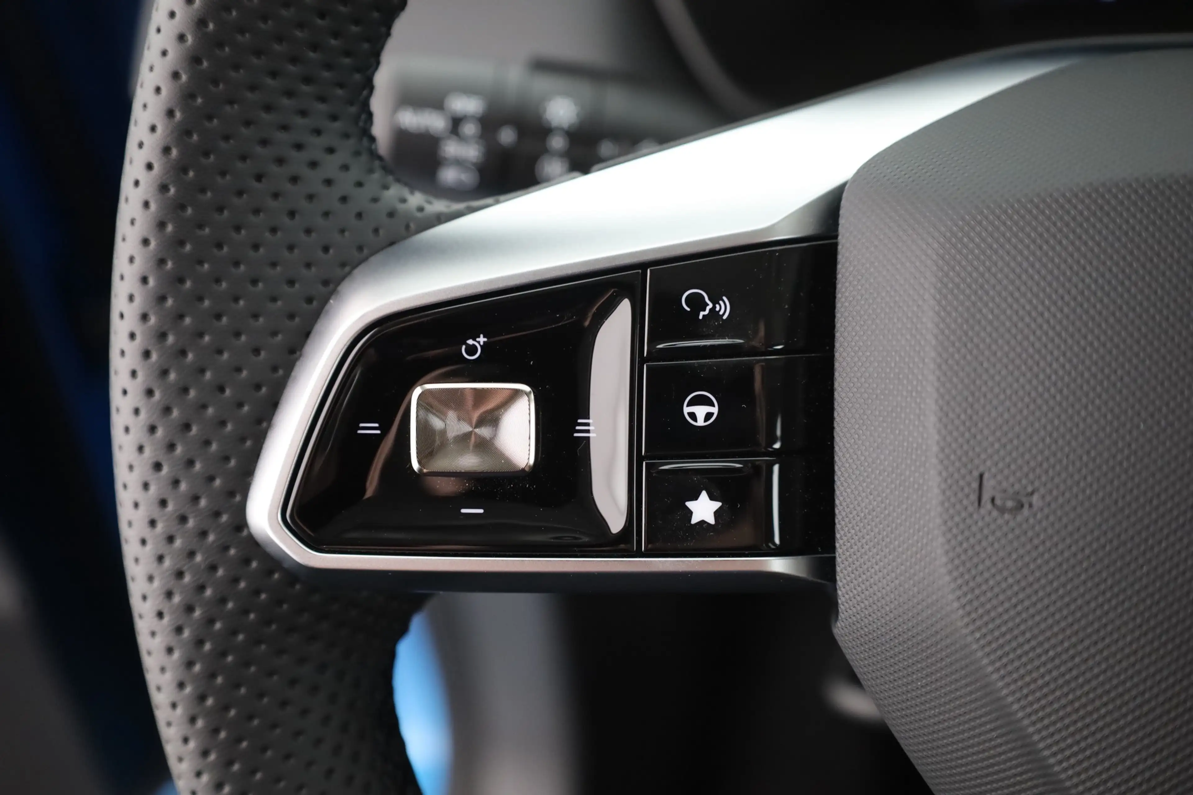 MG ZS 1.5 Hybrid Luxury Aut. LED ACC Navi Kamera — photo 15