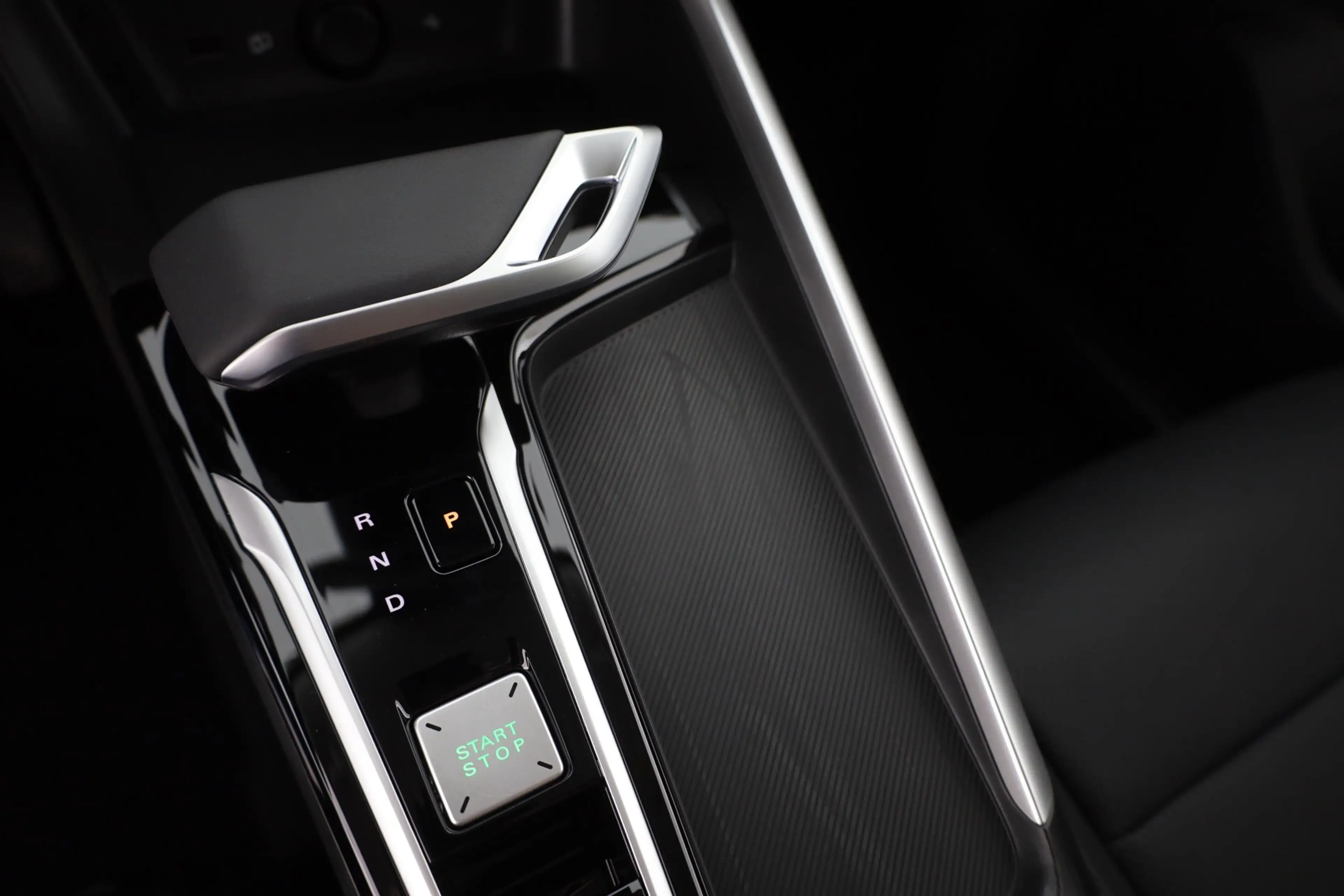 MG ZS 1.5 Hybrid Luxury Aut. LED ACC Navi Kamera — photo 13