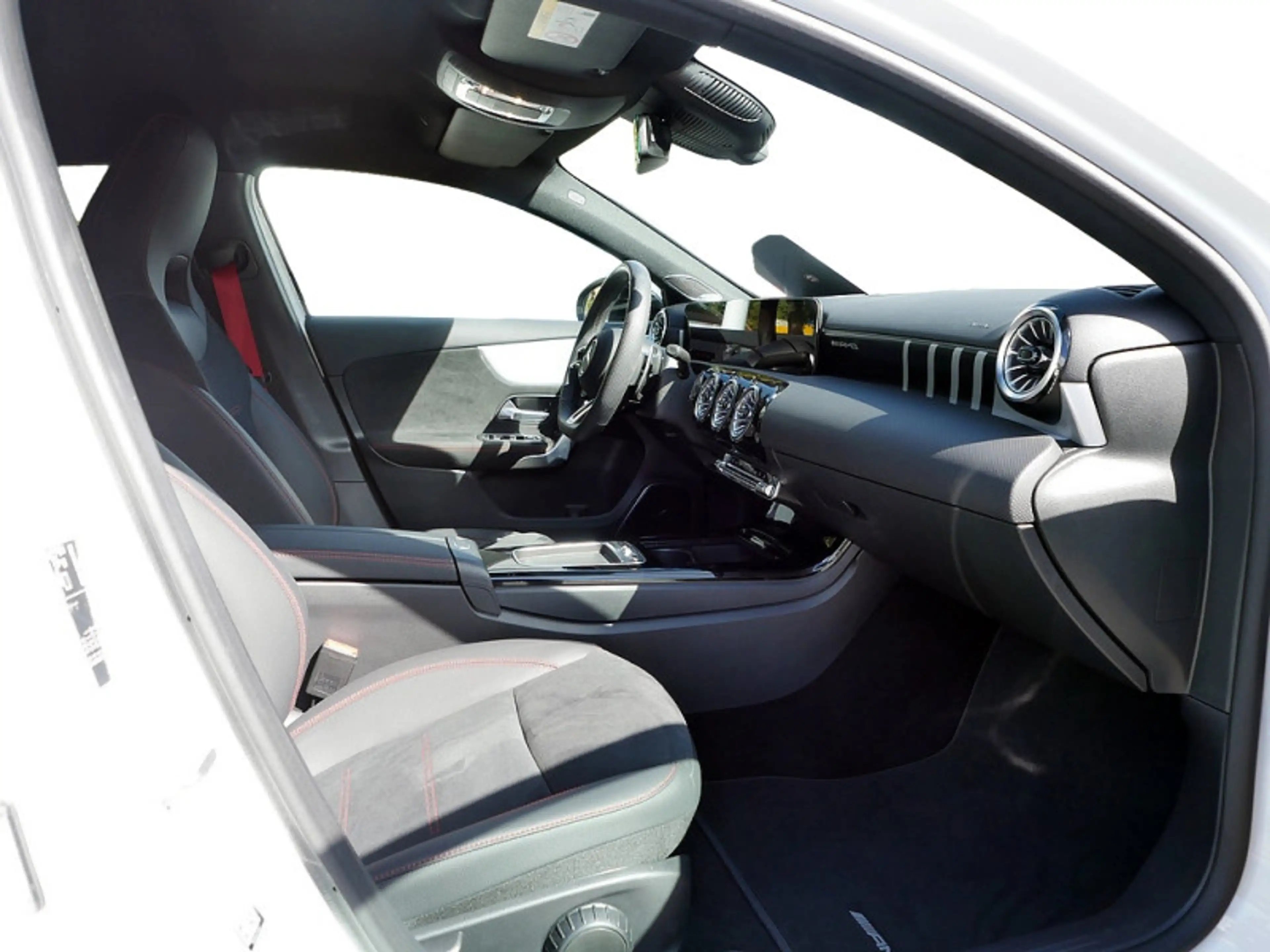 Mercedes-Benz A 35 AMG 4M , AMG BURM NIGHT MULTI KAMERA SPUR — photo 8