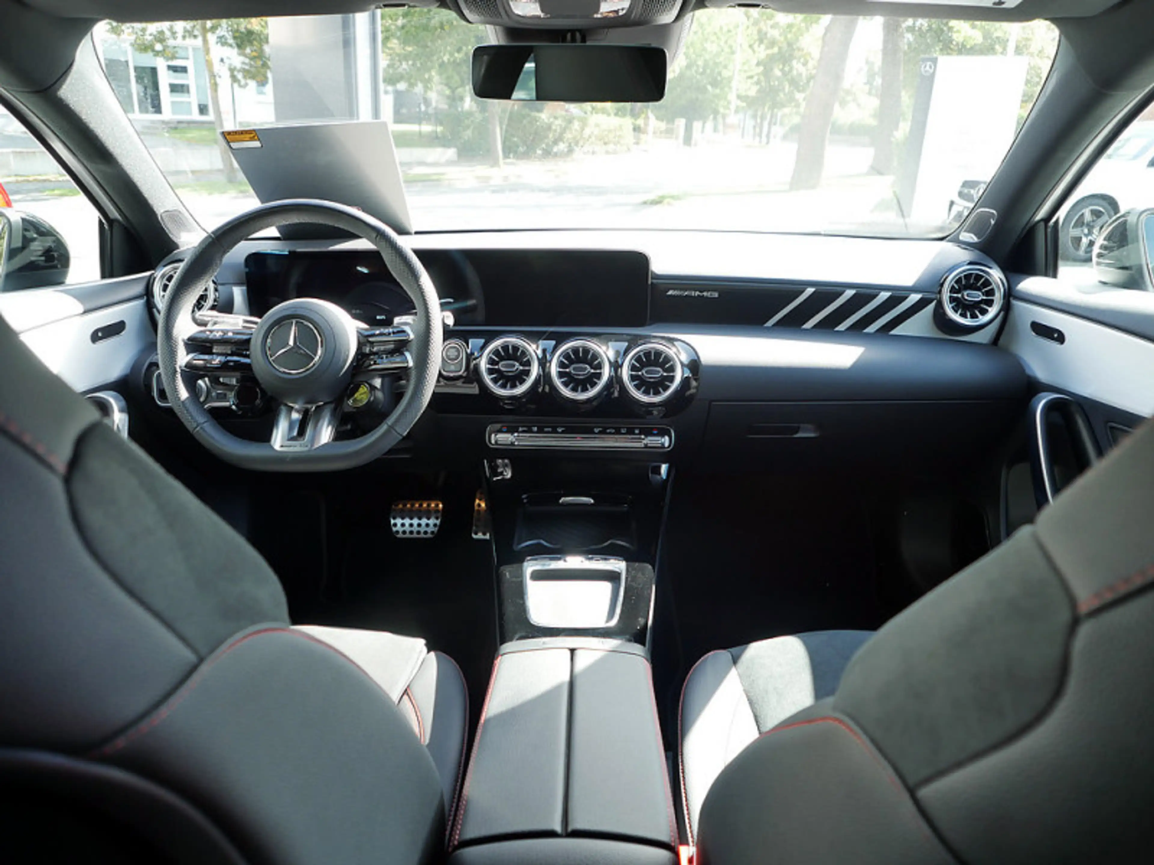Mercedes-Benz A 35 AMG 4M , AMG BURM NIGHT MULTI KAMERA SPUR — photo 10