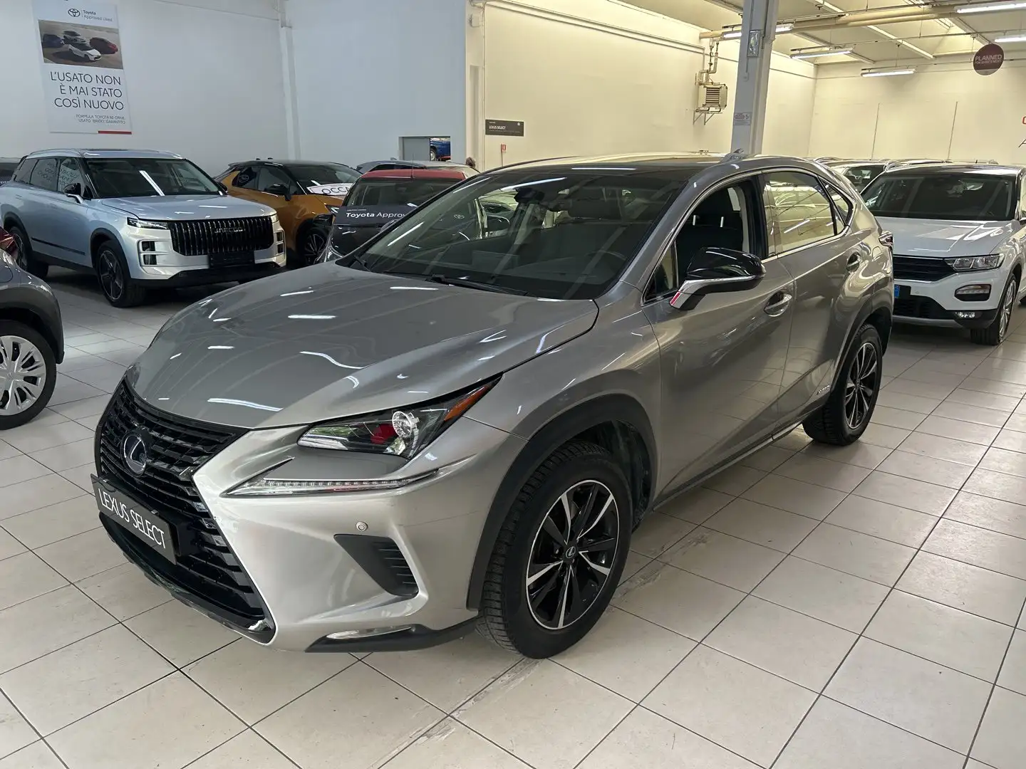Lexus NX 300h Hybrid 4WD Premium - 2