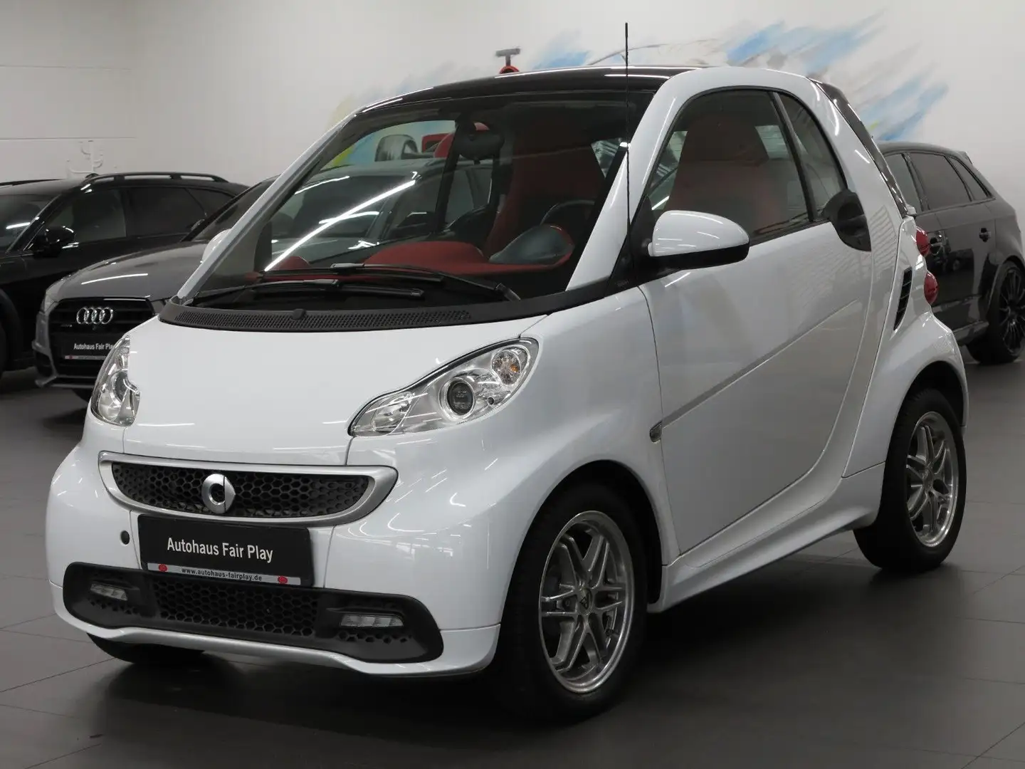 smart forTwo Coupe MHD AUT. SERVO/NAVI/SHZ/UNFALLFREI! Weiß - 1