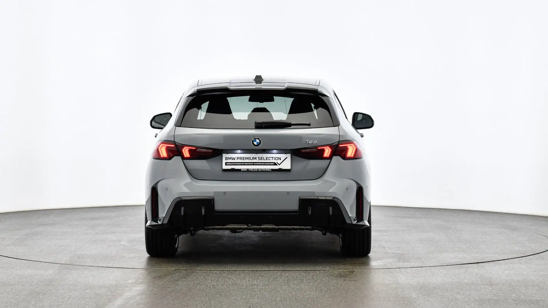 BMW 123 i xDrive Grau - 2