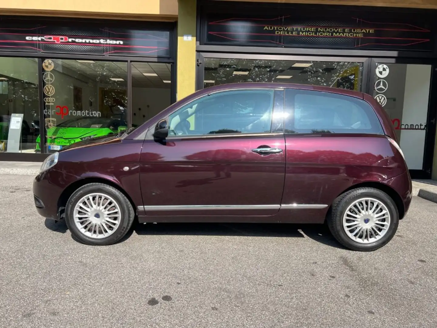Lancia Ypsilon 1.2 69 CV Diva Rojo - 2