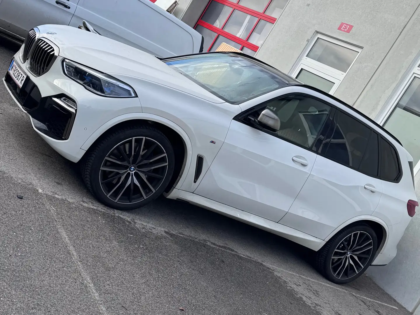 BMW X5 M50d Aut. Weiß - 1