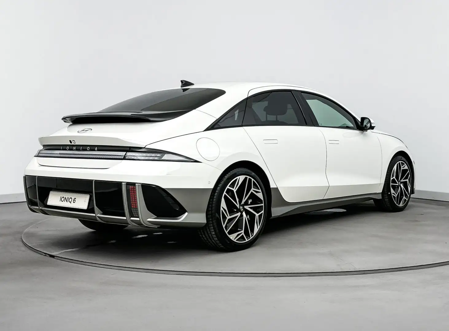 Hyundai IONIQ 6 Lounge 77.4 kWh | Incl. €8400,- Inruilbonus! | Lee Wit - 2