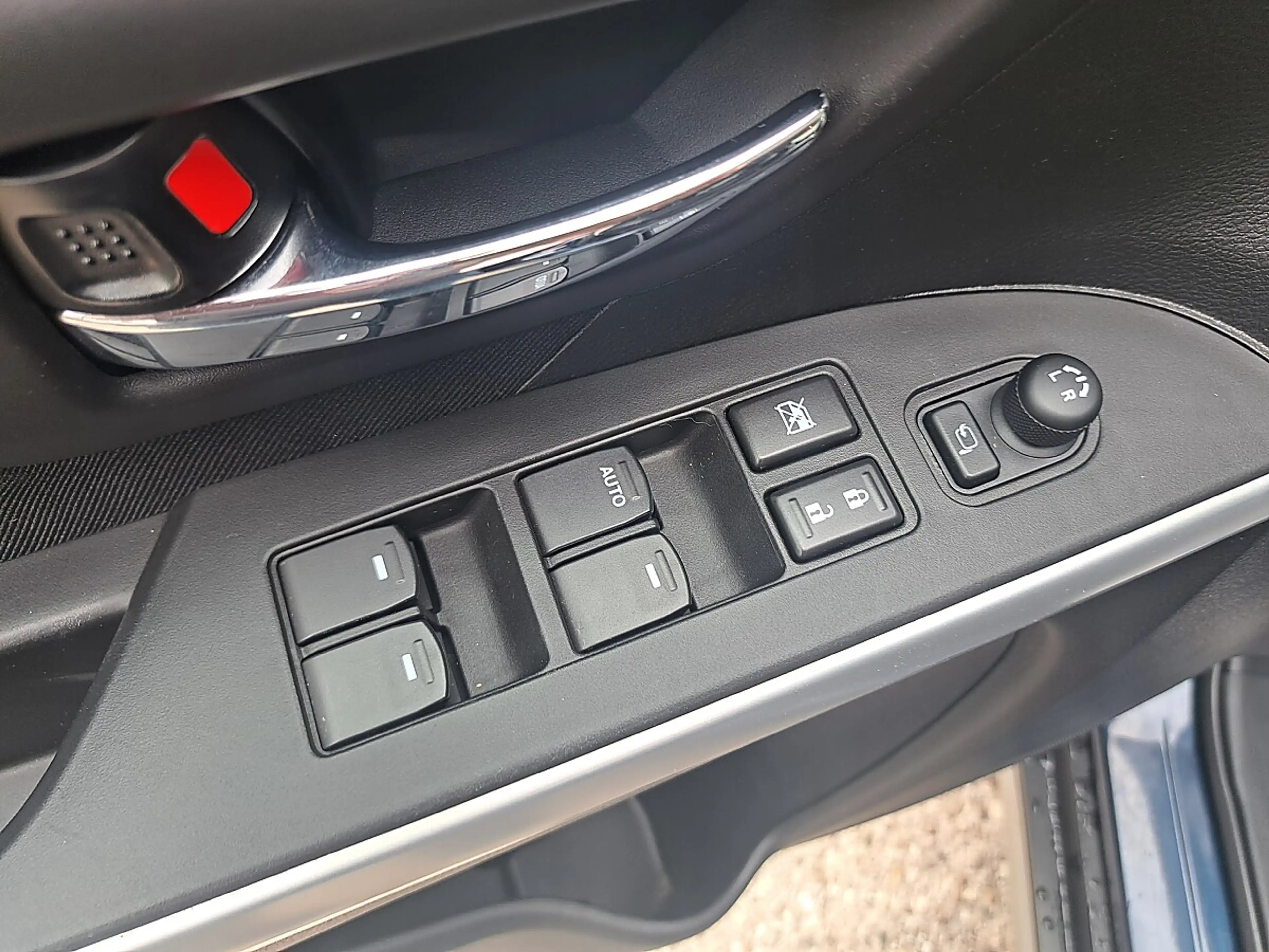 Suzuki SX4 S-Cross 1,0 DITC 4WD shine — photo 12
