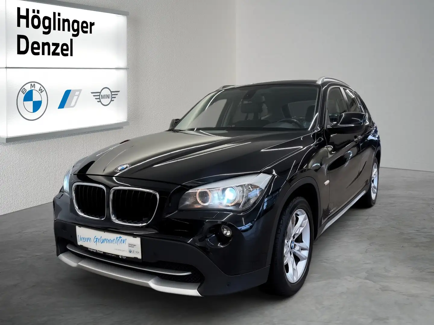 BMW X1 xDrive18d Schwarz - 1