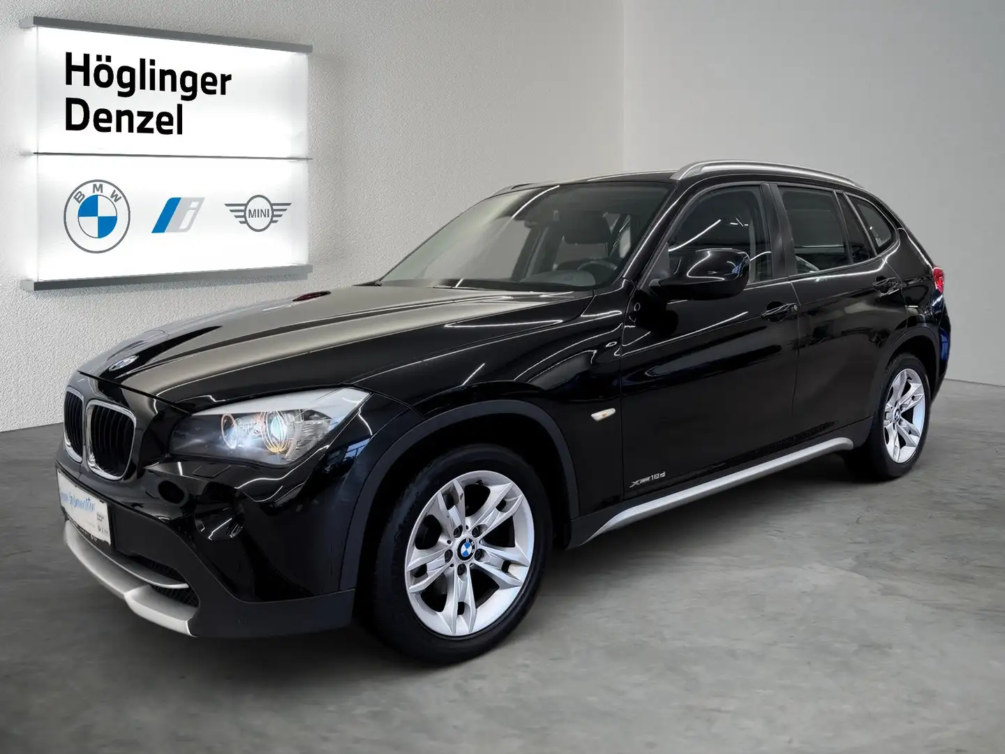 BMW X1 xDrive18d Schwarz - 2