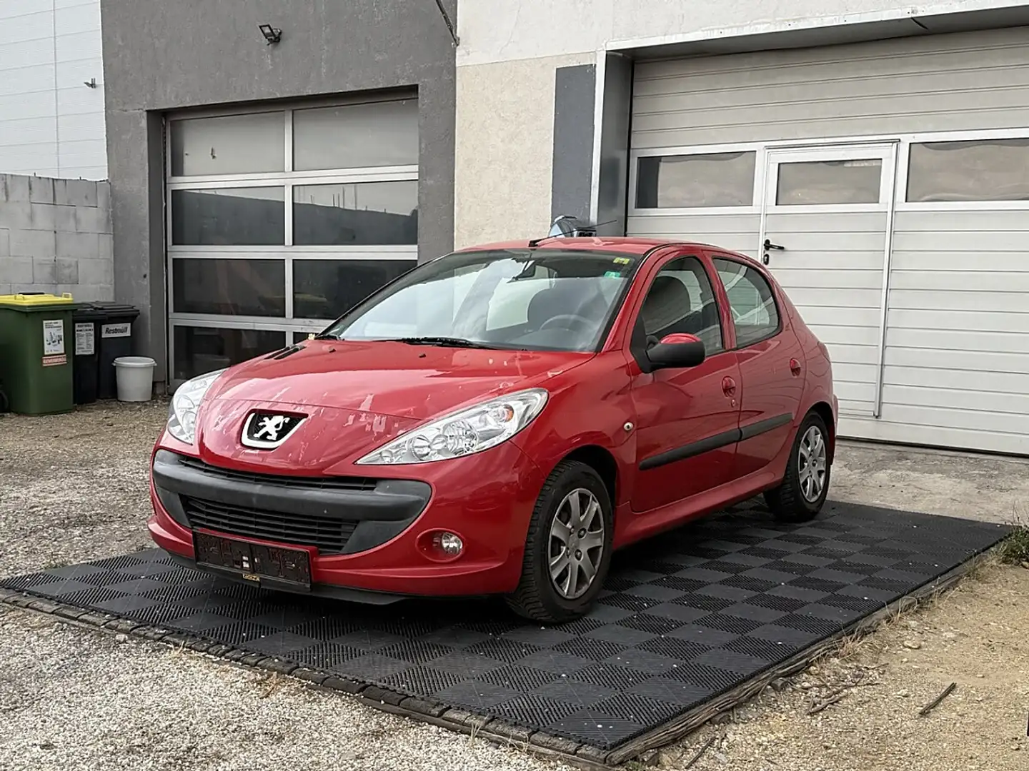 Peugeot 206 + 1,4 HDI 70 Trendy Rot - 1