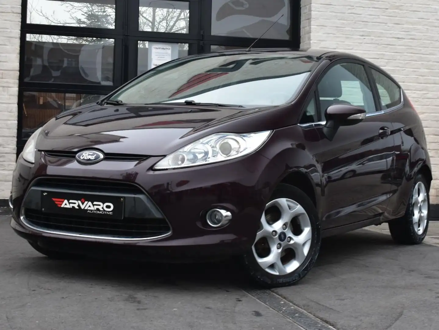 Ford Fiesta 1.25i Titanium / Xenon / Airco / PDC / Garantie Violett - 2