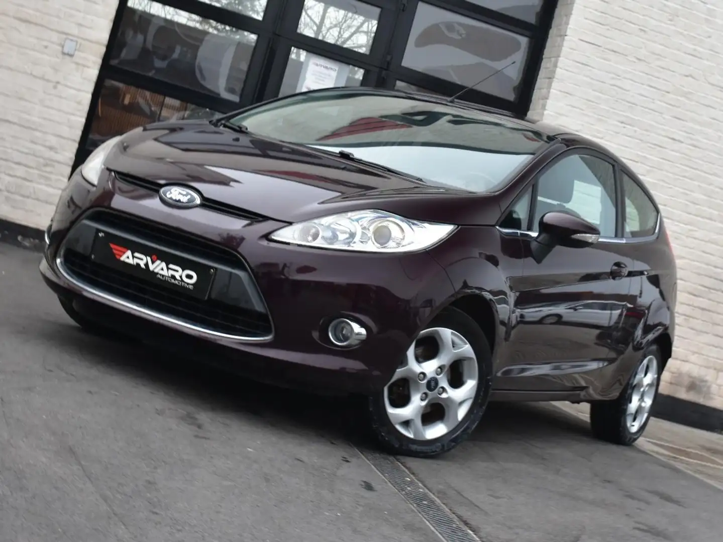 Ford Fiesta 1.25i Titanium / Xenon / Airco / PDC / Garantie Violett - 1