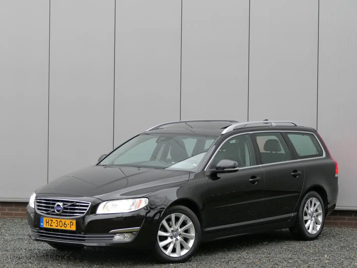 Volvo V70 2.0 T4 AUT Inscription Edition. Schuifdak / Standk Noir - 1