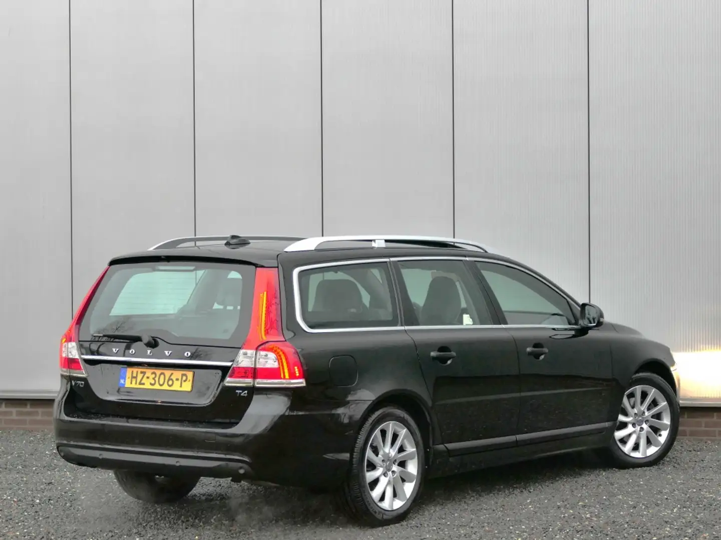 Volvo V70 2.0 T4 AUT Inscription Edition. Schuifdak / Standk Noir - 2