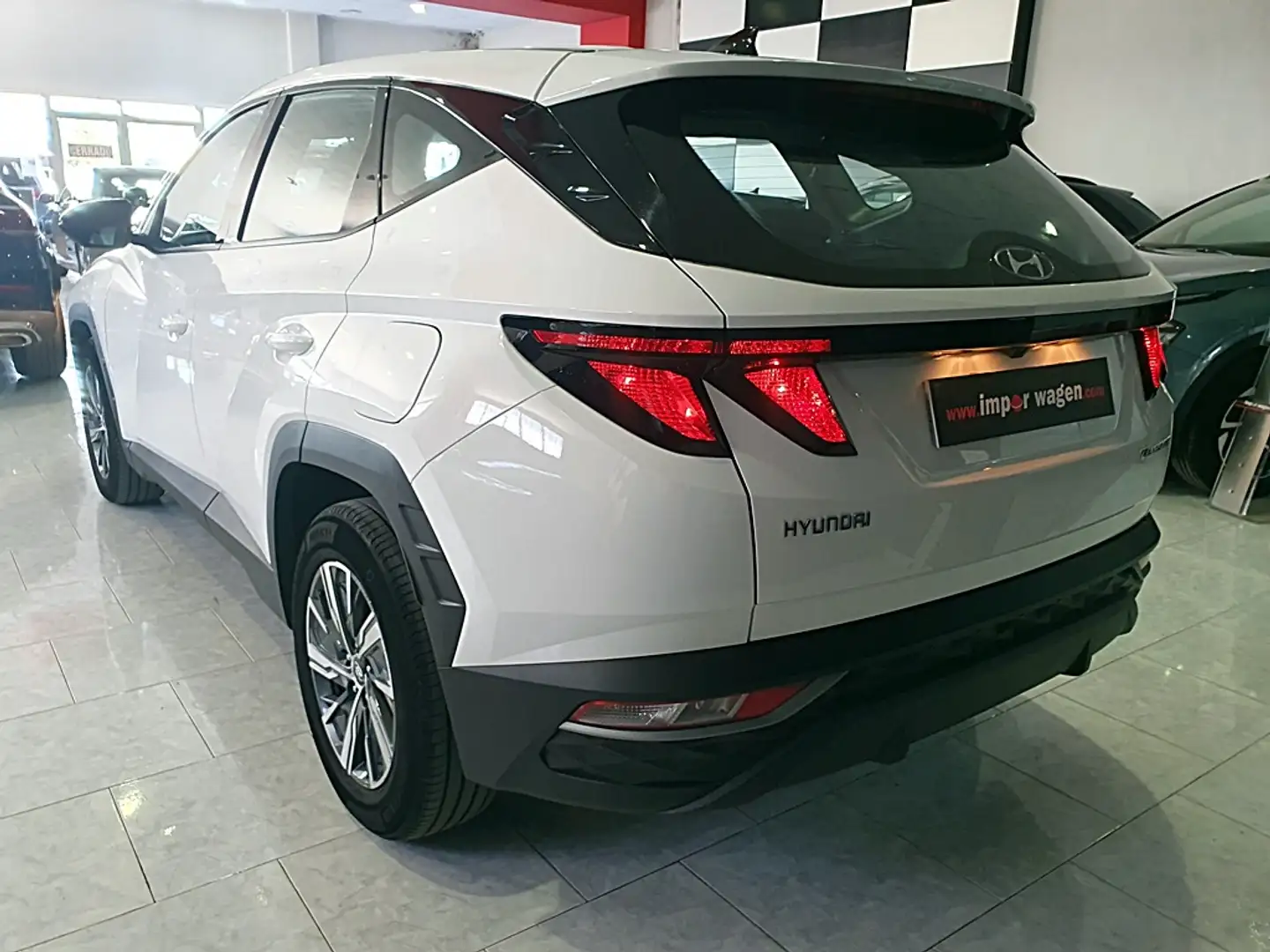 Hyundai TUCSON 1.6 TGDI 48V Maxx Sky 4x2 Blanco - 2