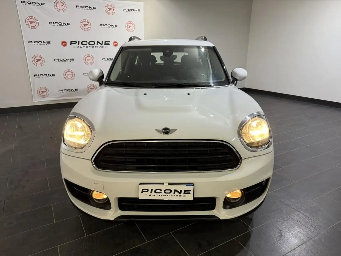 MINI One D Countryman 1.5 Bílá - 2