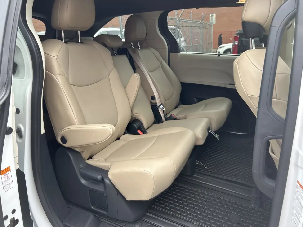 Toyota Sienna photo Toyota Sienna