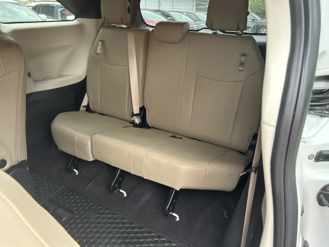 Toyota Sienna photo Toyota Sienna