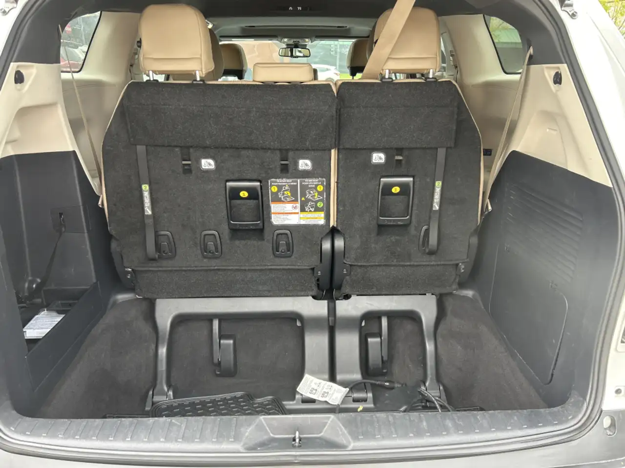 Toyota Sienna photo Toyota Sienna