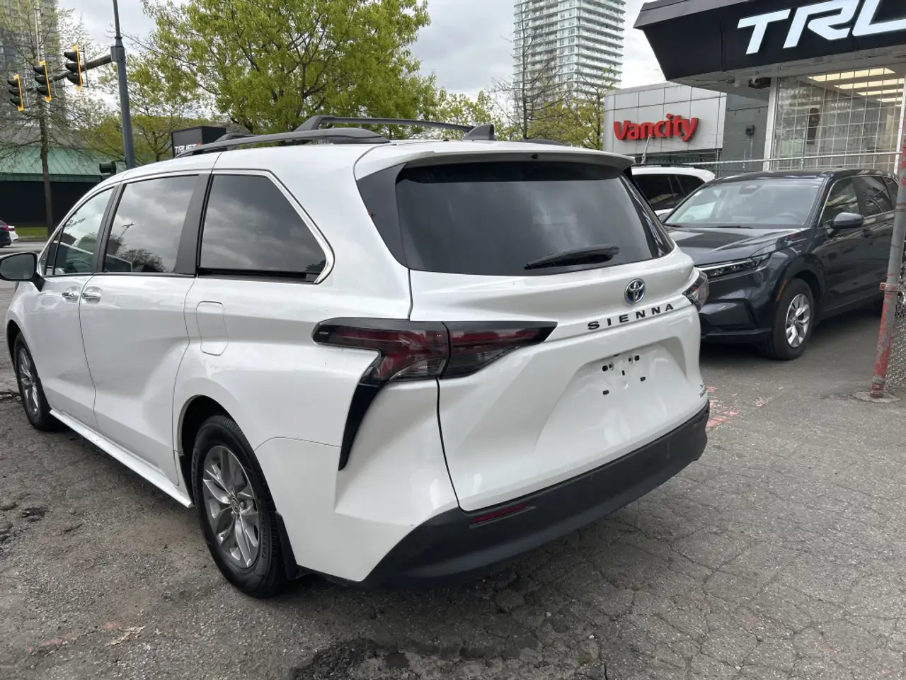 Toyota Sienna photo Toyota Sienna