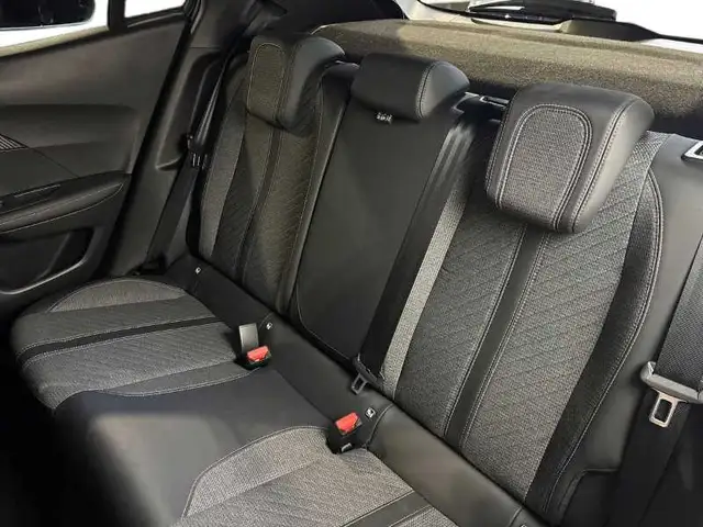 Peugeot 2008 view 9