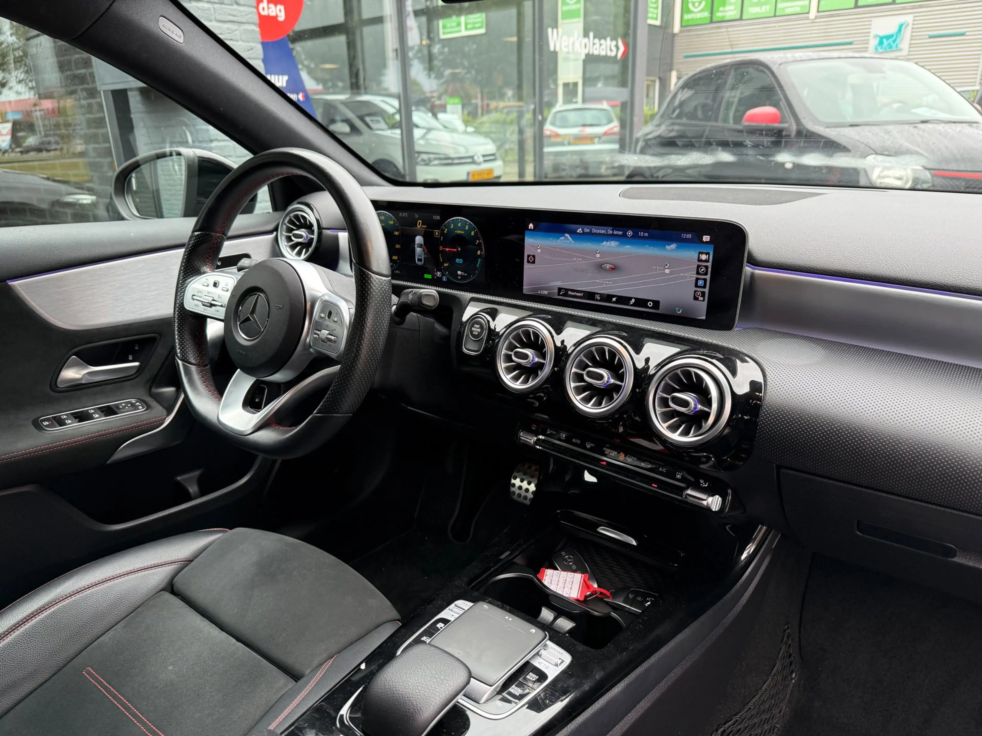 Mercedes-Benz A 250 e Business Solution AMG Limited | Sfeerverlichting — photo 17