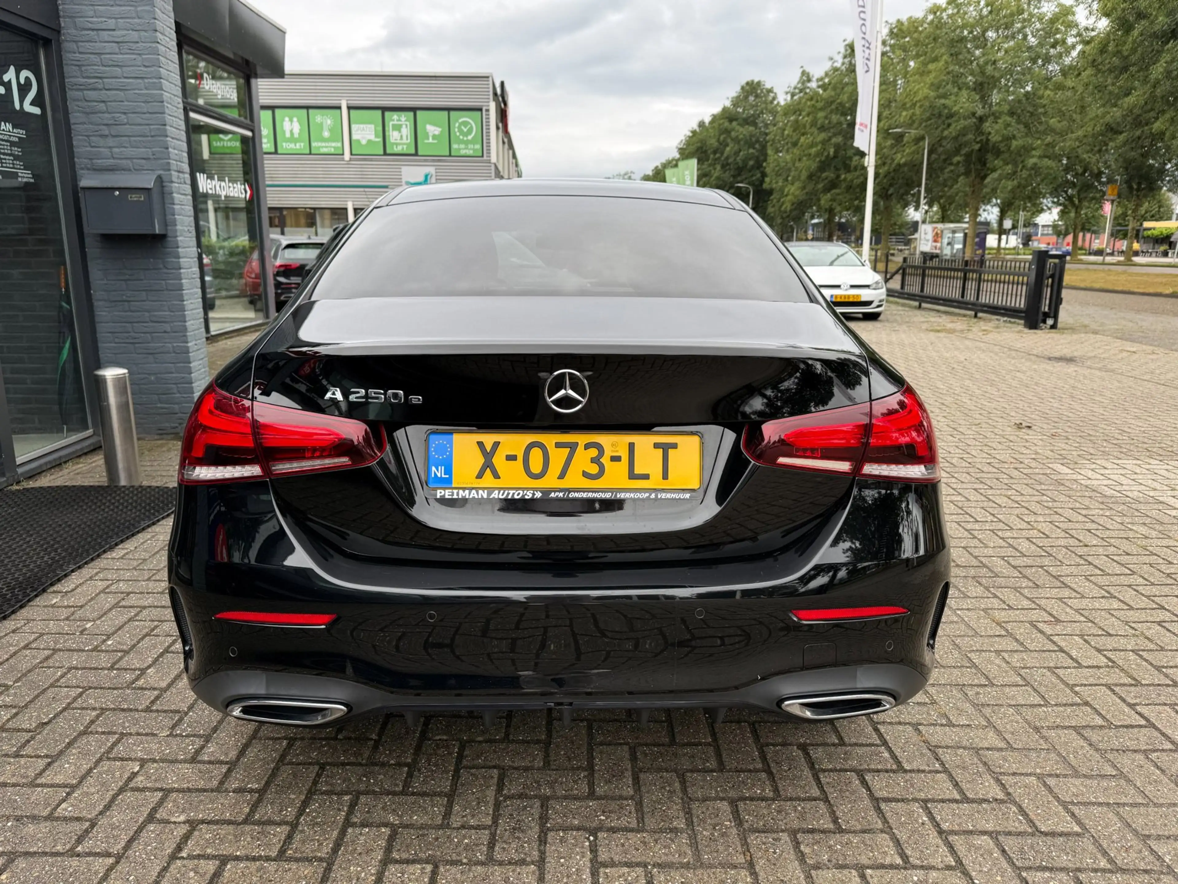 Mercedes-Benz A 250 e Business Solution AMG Limited | Sfeerverlichting — photo 10