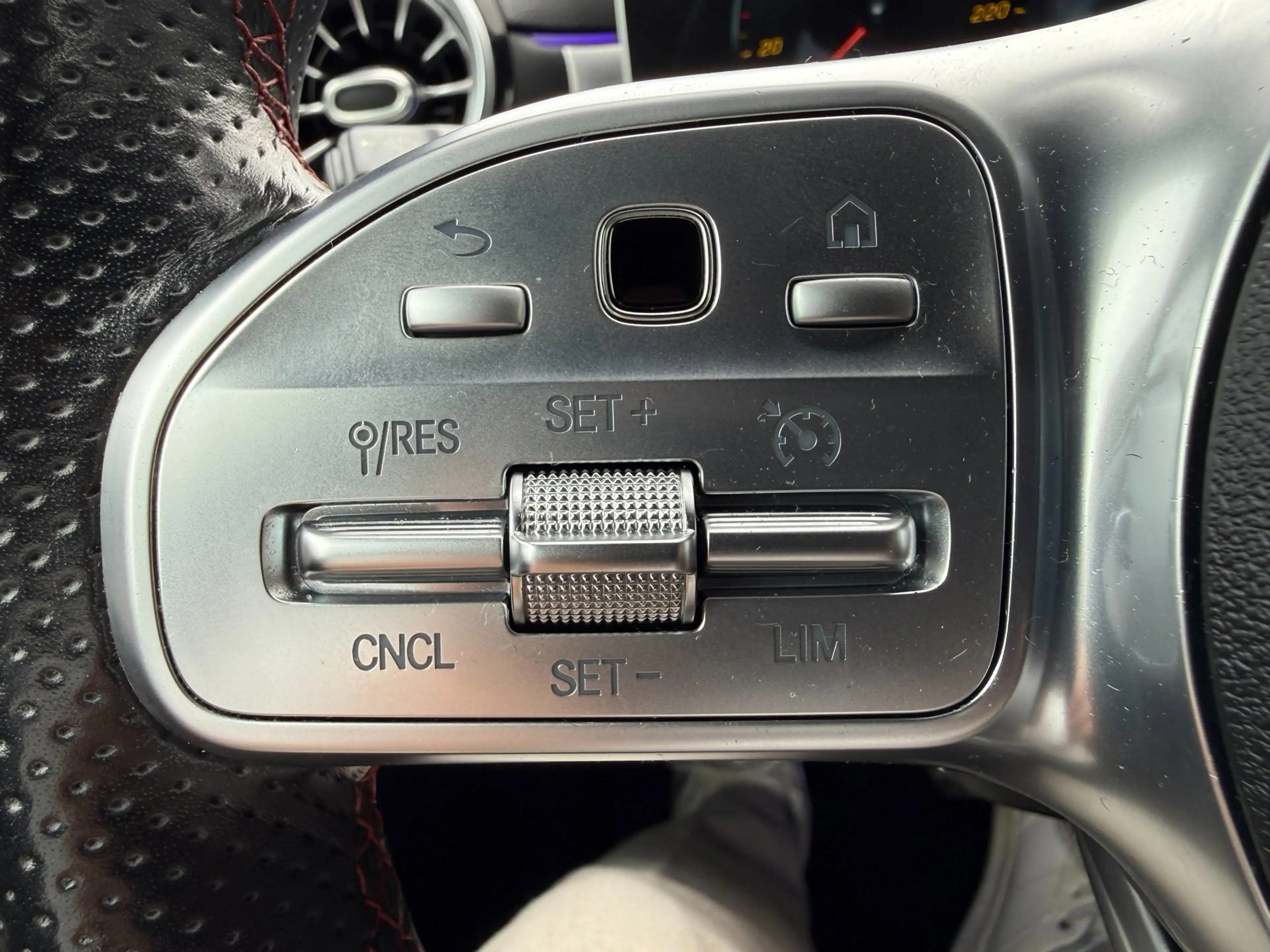 Mercedes-Benz A 250 e Business Solution AMG Limited | Sfeerverlichting — photo 20