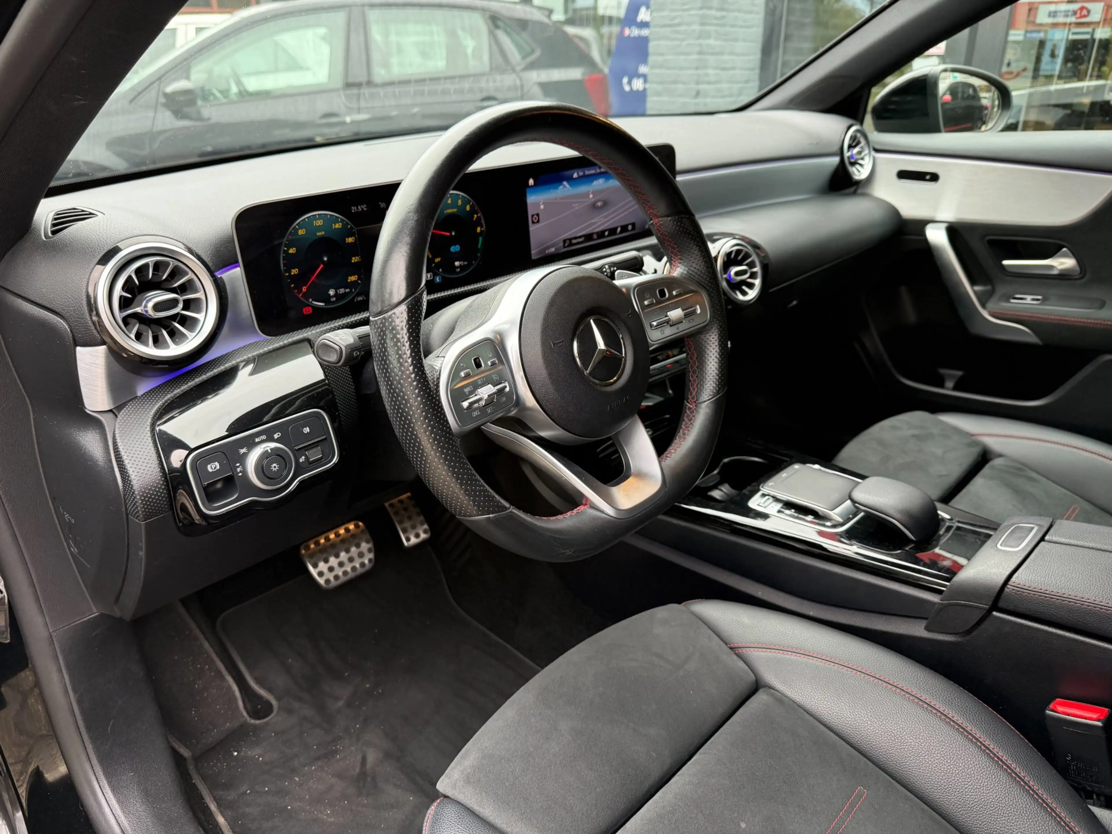 Mercedes-Benz A 250 e Business Solution AMG Limited | Sfeerverlichting — photo 5