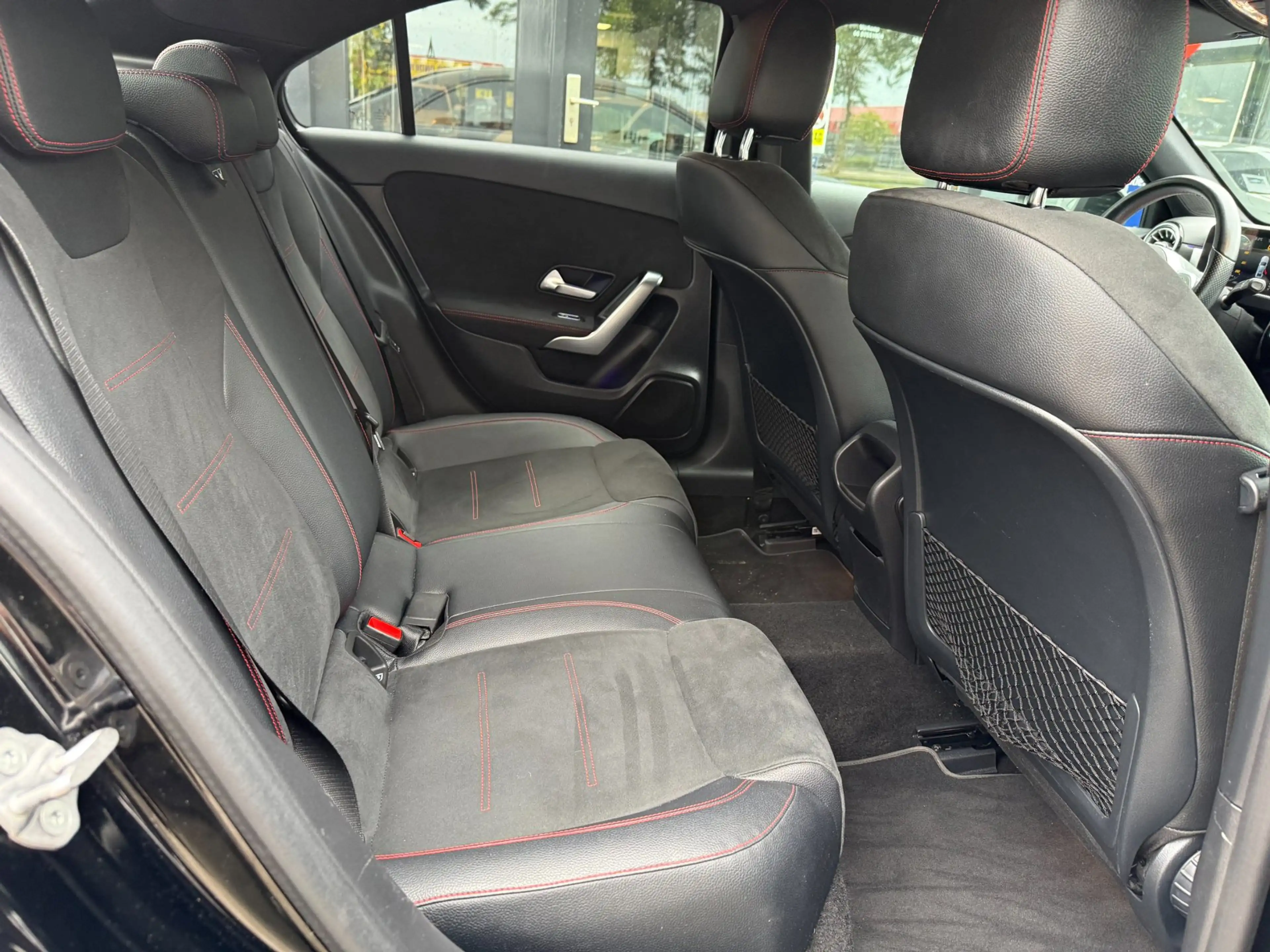 Mercedes-Benz A 250 e Business Solution AMG Limited | Sfeerverlichting — photo 13