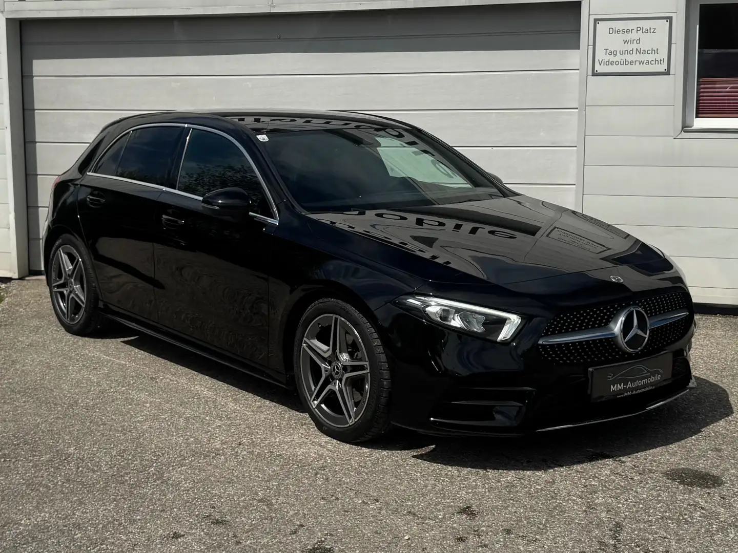 Mercedes-Benz A 180 A 180 d*AMG*SHZ*RFK*NAVI*PANO*uvm Schwarz - 1