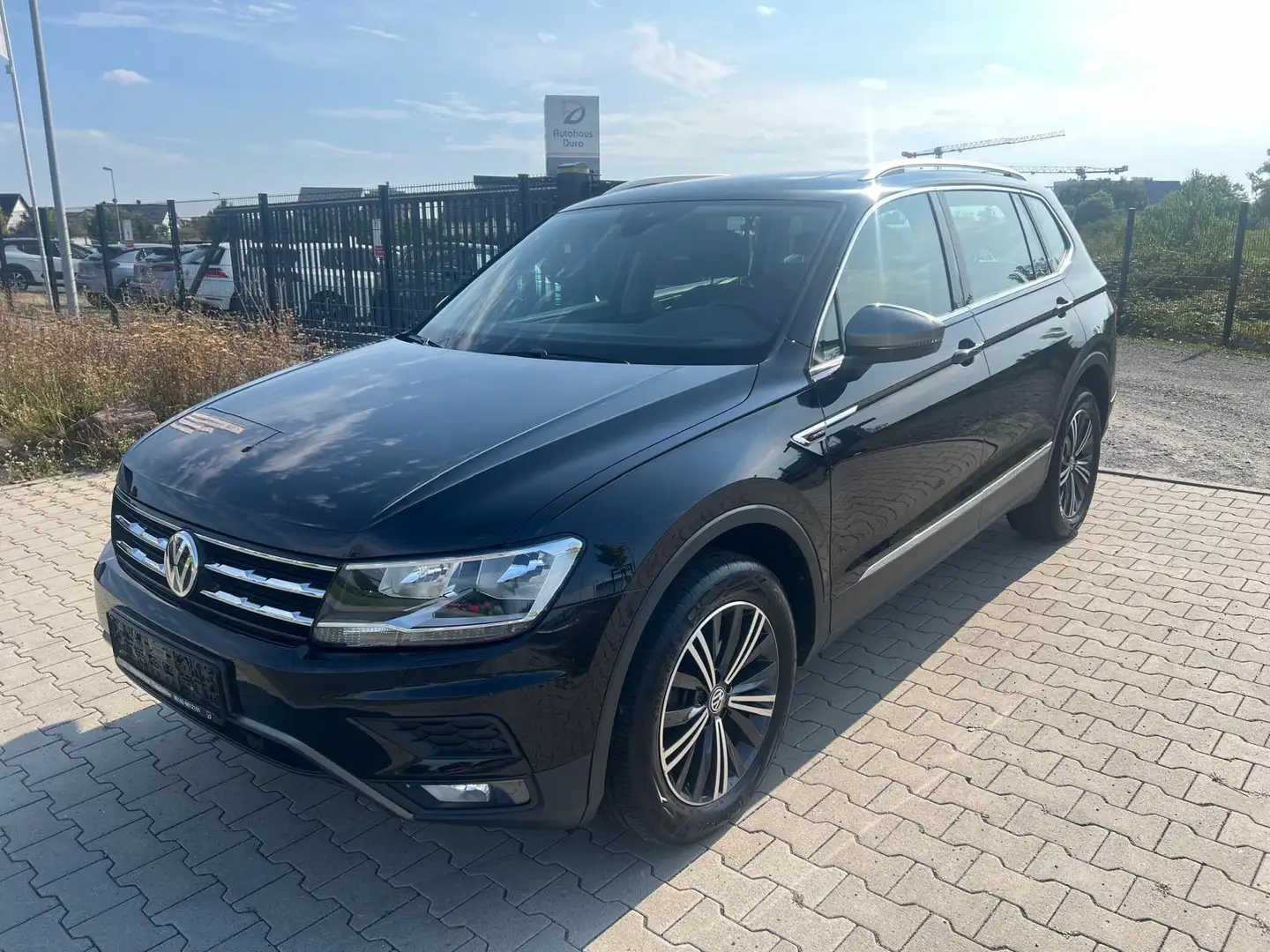 Volkswagen Tiguan Allspace 2.0 TDI Comfortline 4Motion Aut. Zwart - 2