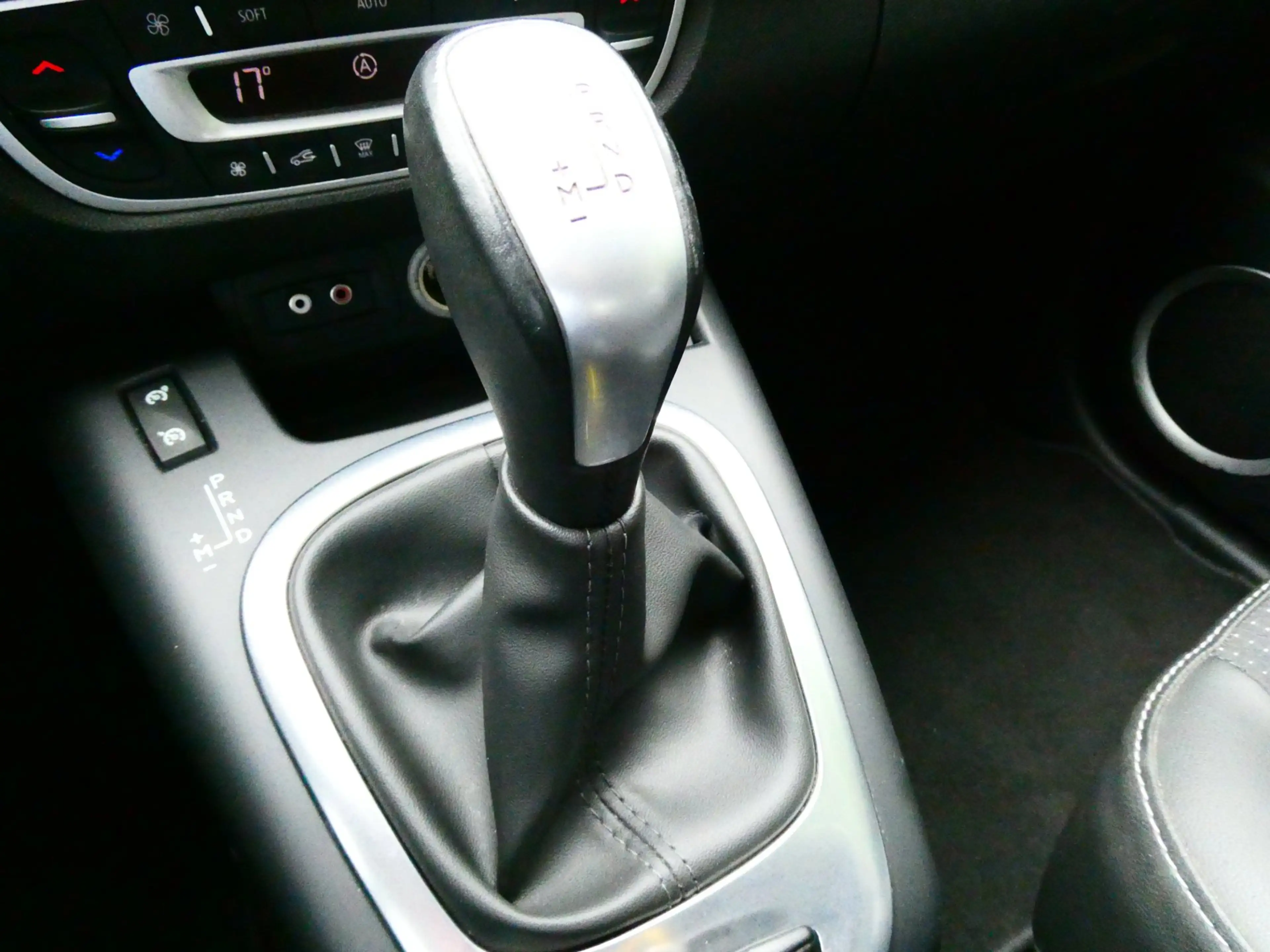 Renault Grand Scenic 2.0i 140pk Automaat Clima Navi PDC Trekhaak 1300kg — photo 16