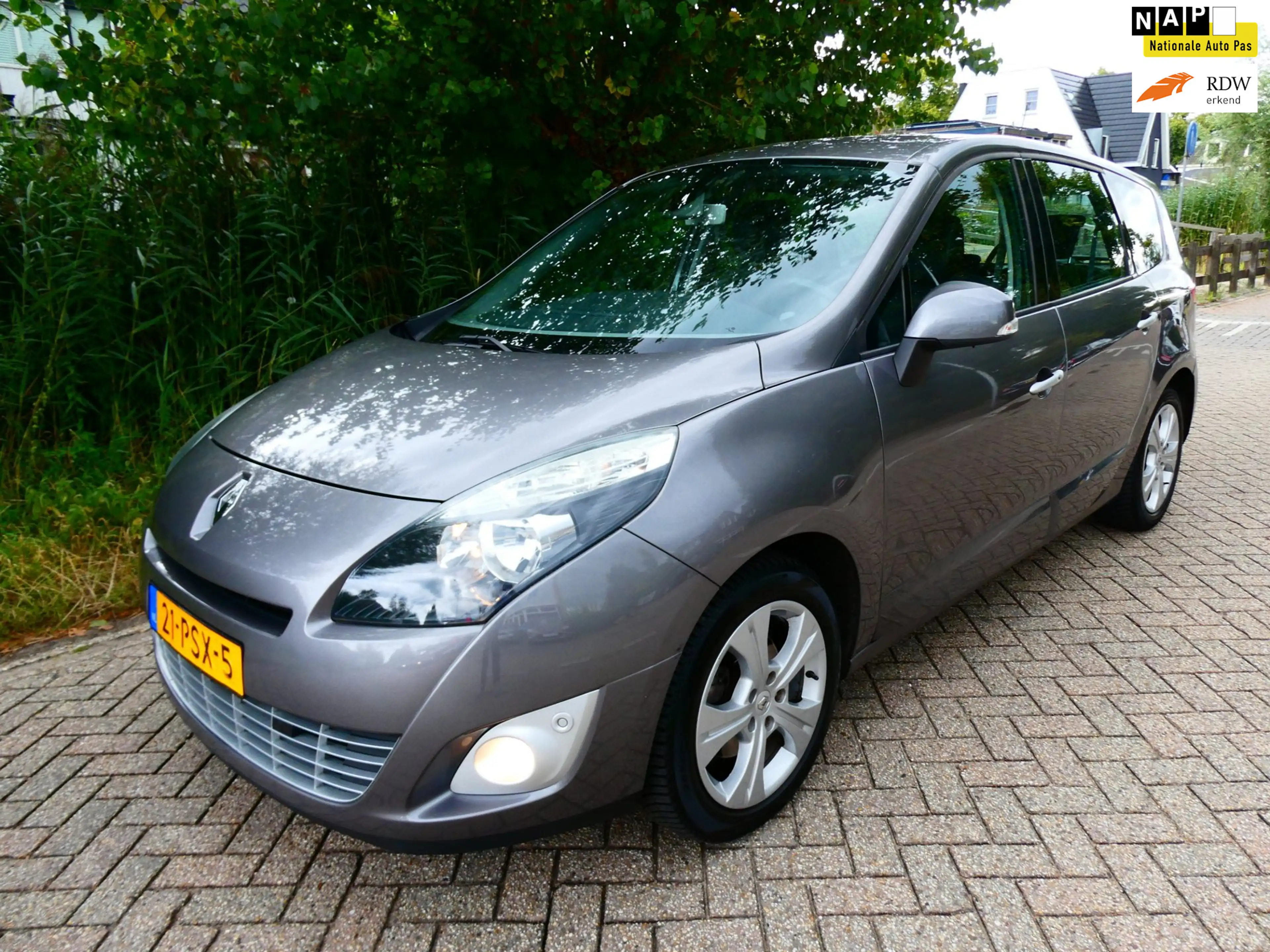 Renault Grand Scenic 2.0i 140pk Automaat Clima Navi PDC Trekhaak 1300kg
