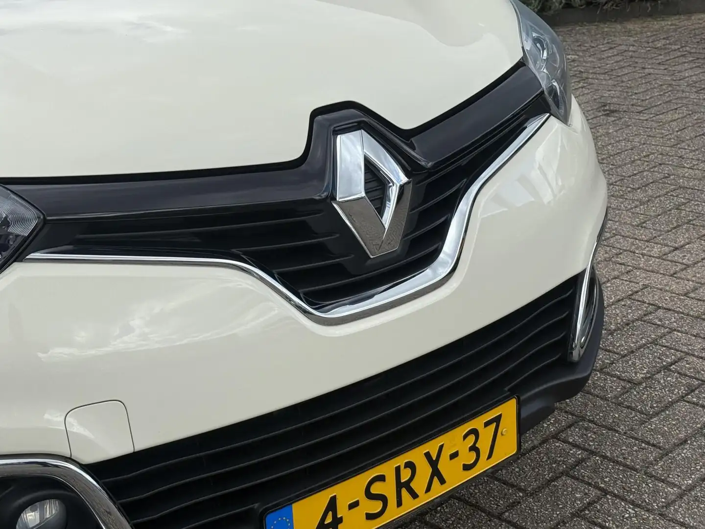 Renault Captur 0.9 TCe Dynamique BJ`13 NAP Dealer ond. Navi Trekh bijela - 2