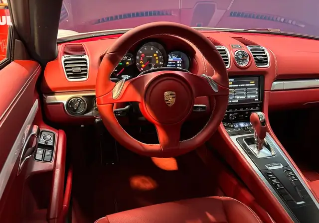 Porsche Cayman view 8